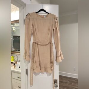 ASPLEY FLARE CUFF WAIST TIE
DRESS BEIGE